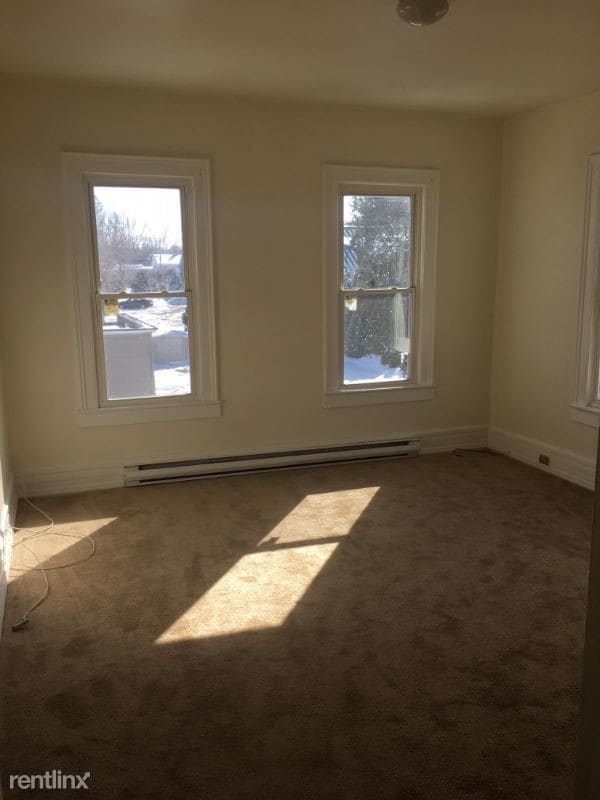 Building Photo - 3 br, 1 bath Apartment - 1 Oak St