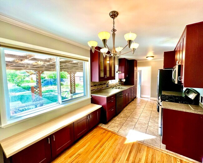 Building Photo - 3096 S Marie Cir