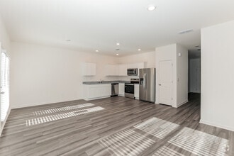 Building Photo - 3600 Raven Wy
