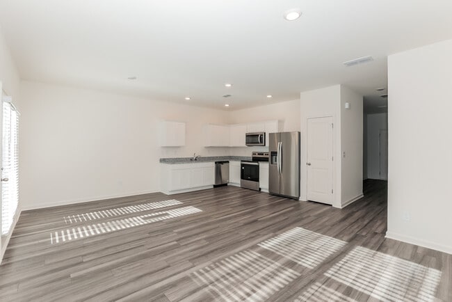 Building Photo - Fantastic 3bd/2.5ba home! Coming soon!