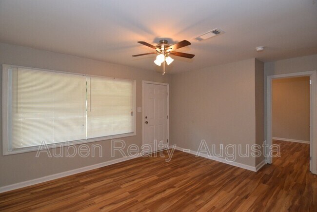 Foto del edificio - 1928 Wylie Dr