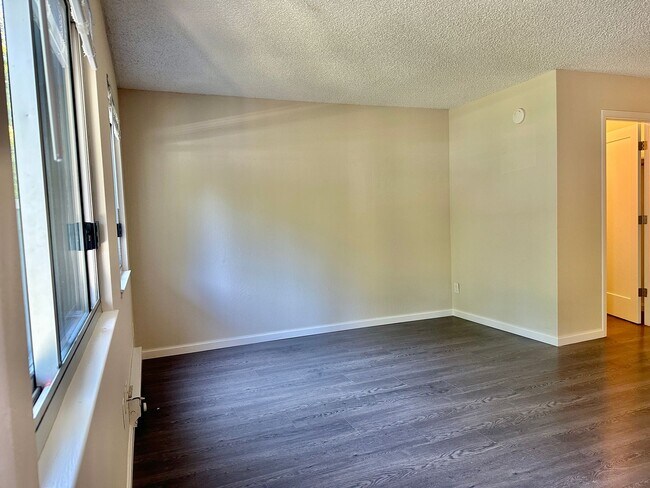 Foto del edificio - Chic and Updated Studio in Prime Location