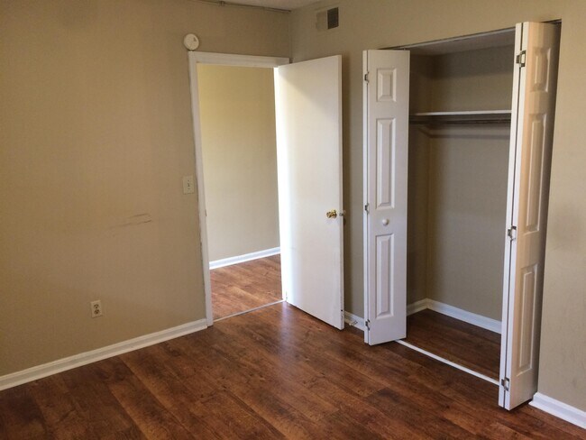 Foto del edificio - 1644 Foxhaven Dr