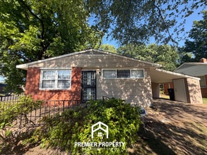 Building Photo - 1202 Dogwood Dr