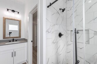 Building Photo - 5912 Mayle St