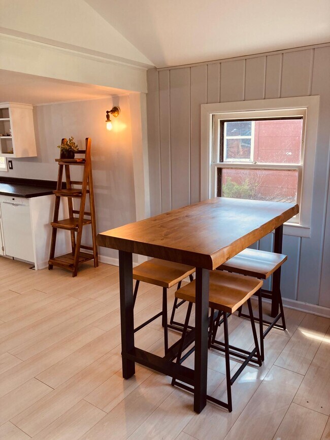 Dining space - 1294 Jewett St