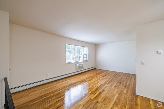1BR, 1BA - 555SF - Living Room - Model B - Nieuw Amsterdam Village