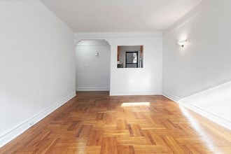 Building Photo - 209 W 104th St