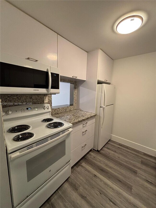Building Photo - 14321 N Kendall Dr