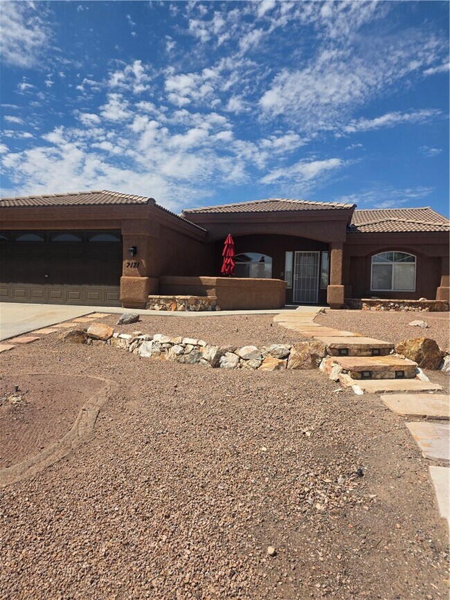 Foto del edificio - 2121 Desert Lakes Dr