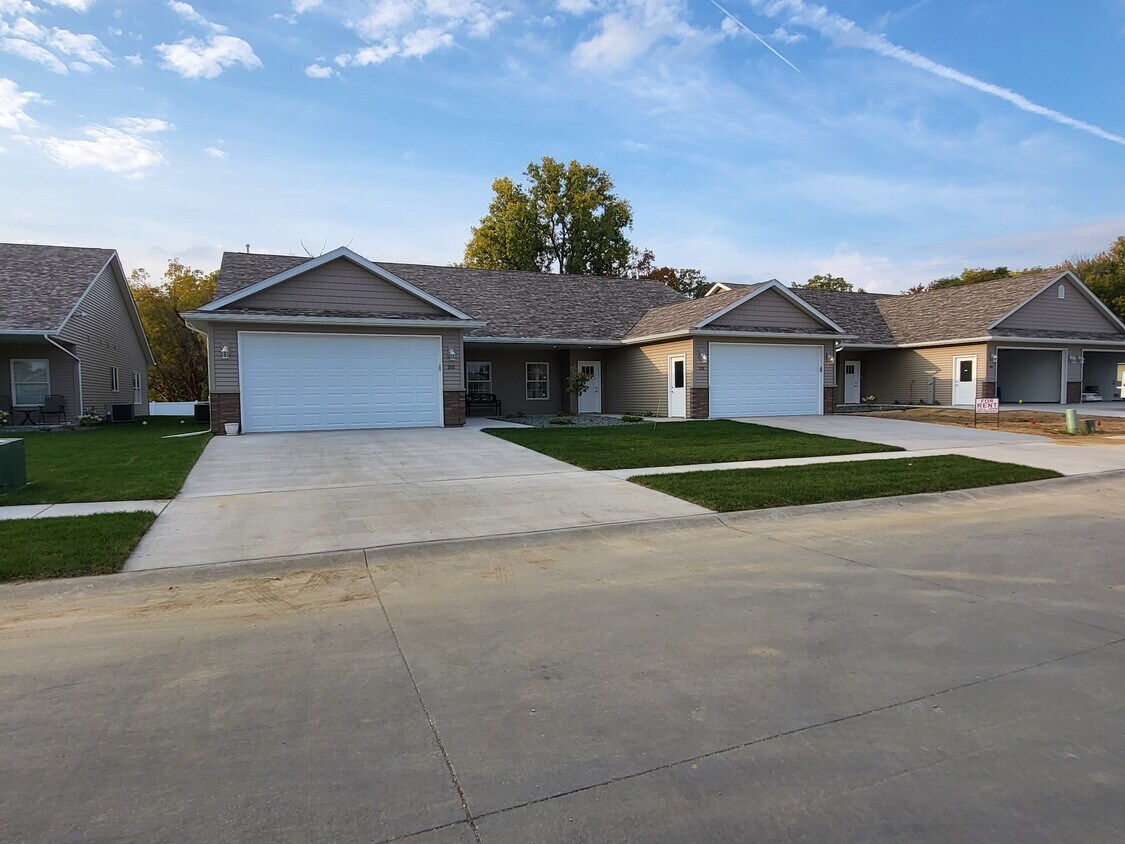 2323 13th St Unit Sue Crampton, Silvis, IL 61282 Condo for Rent in