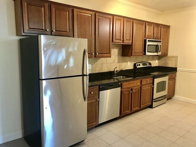 Building Photo - 308 Moody St