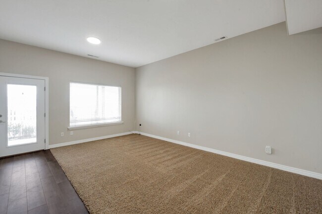 Building Photo - 8961 N Cottage Cyn Dr