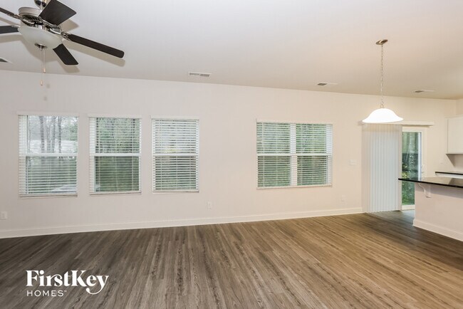 Building Photo - 9347 Sloan Forest Dr