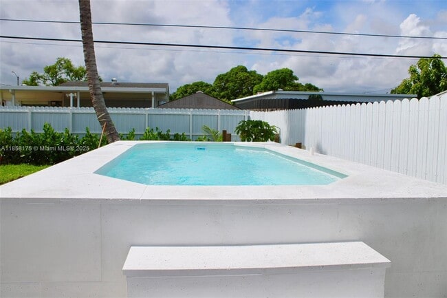 Foto del edificio - 15100 Polk St