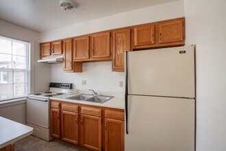Victorian - Kitchen - Hillcrest Village Apartments