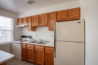 Victorian - Kitchen - Hillcrest Village Apartments