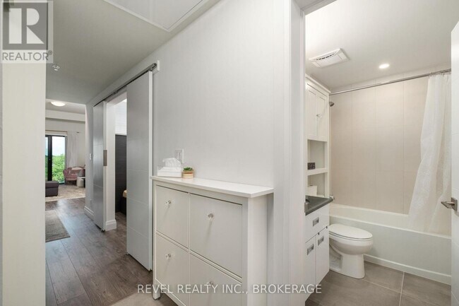 Building Photo - 652-652 Princess St