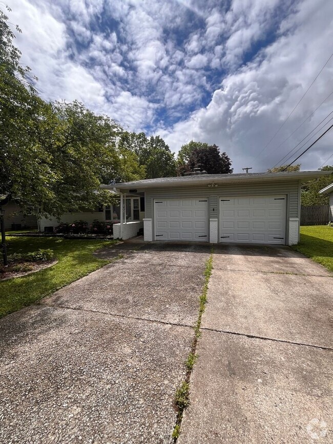 Building Photo - 2158 E Claiborne St