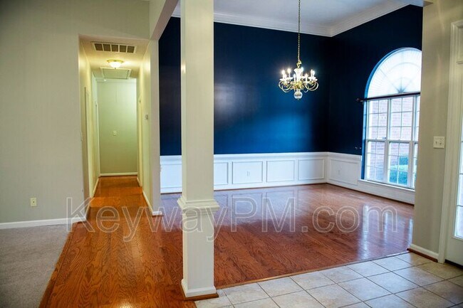 Foto del edificio - 5121 Parnell Way