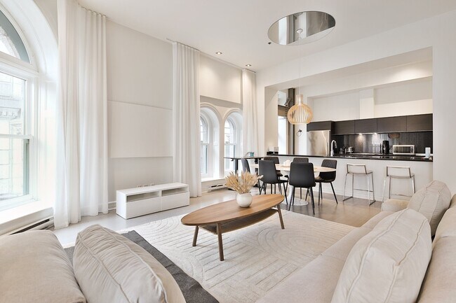 Building Photo - 750 Côte de la Place-d'Armes