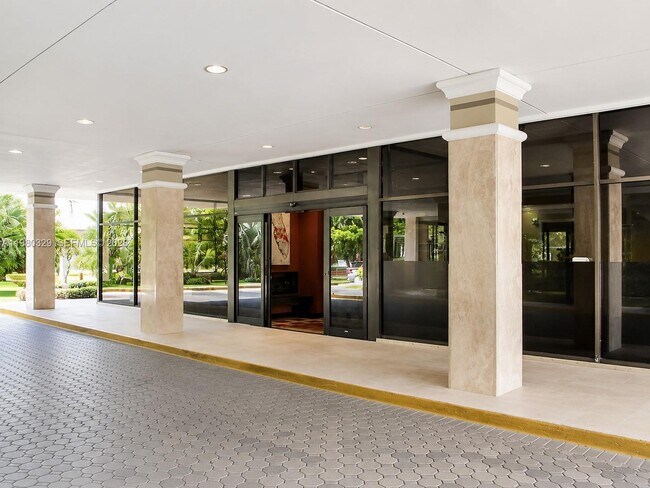 Foto del edificio - 400 Kings Point Dr