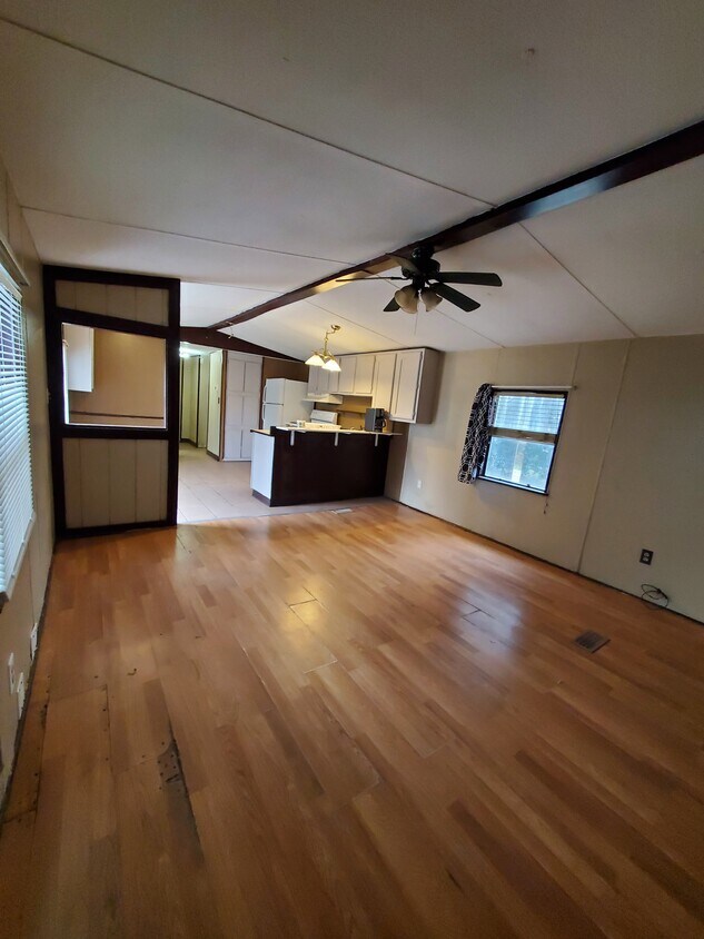 Foto principal - 8186 W Fairoak Ct