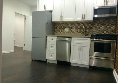 Foto del edificio - 328 W 19th St