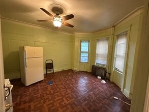 Building Photo - 529 Crescent St
