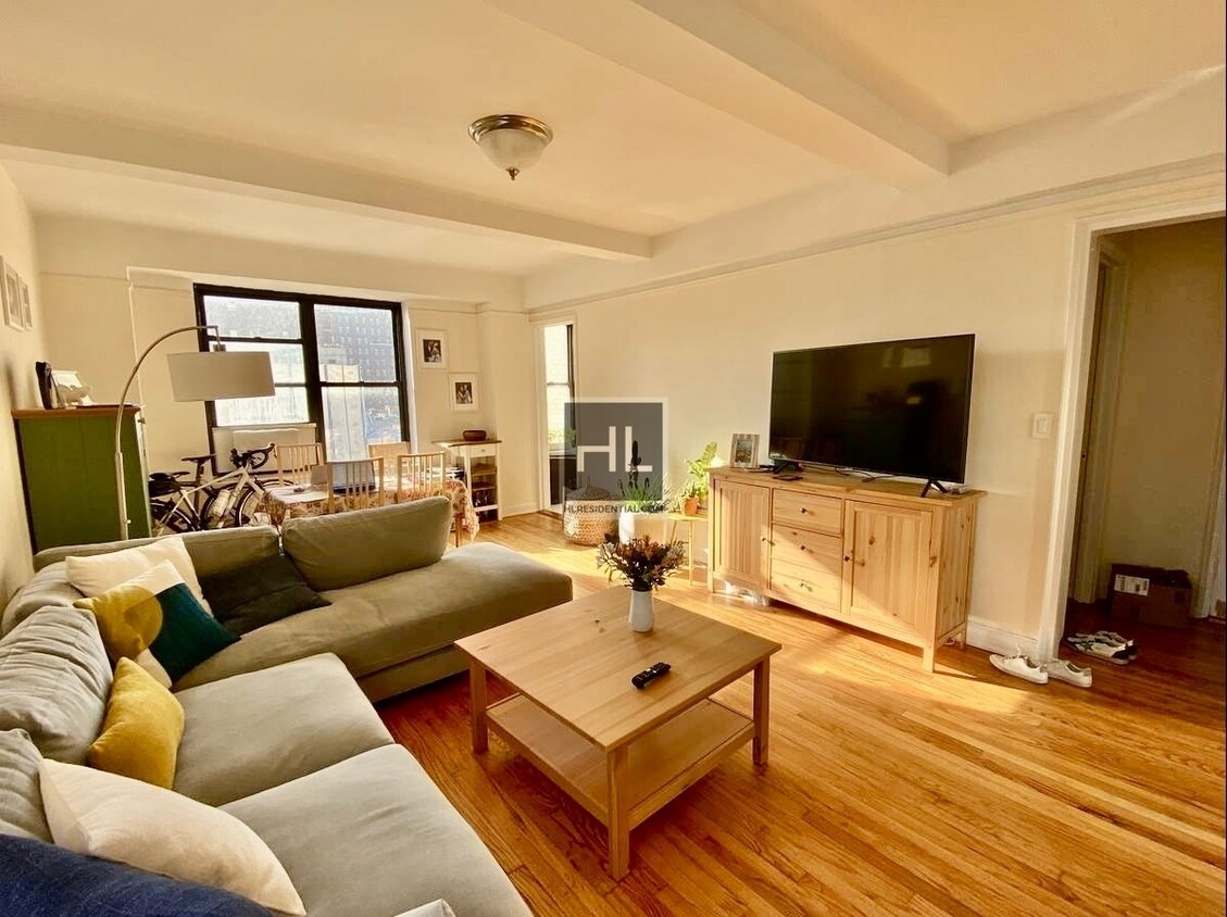 Primary Photo - 200 W 15th St