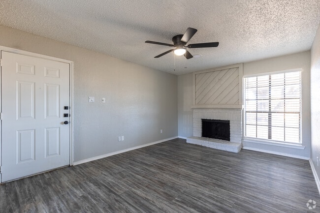 2BR, 2BA - 933SF - Living Room - Legacy 4415