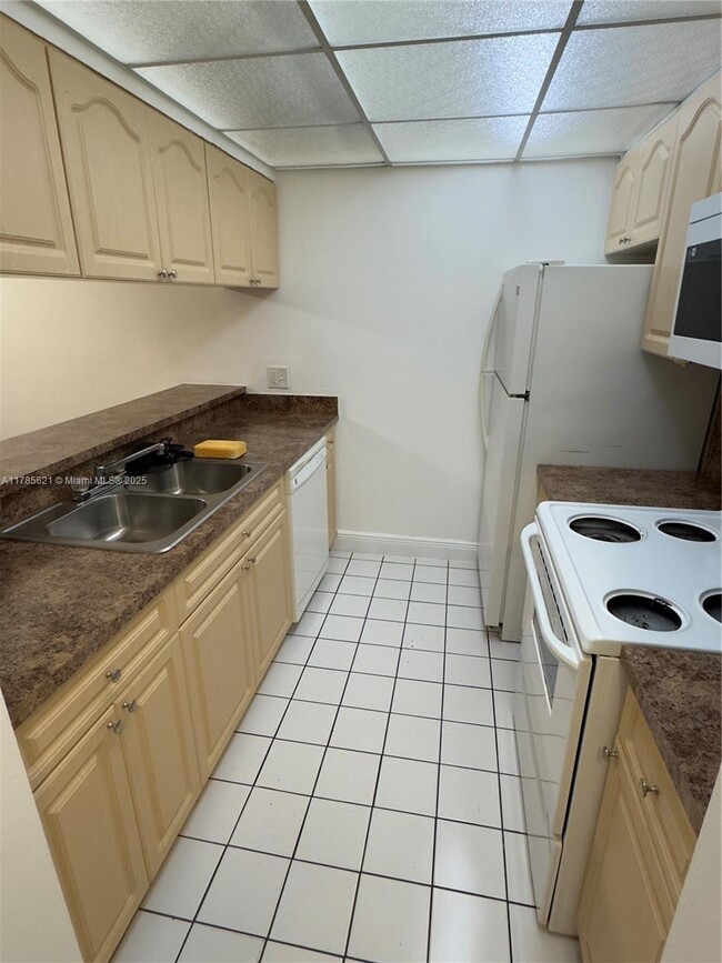 Building Photo - 8100 Geneva Ct