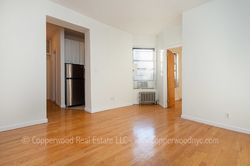 Primary Photo - 402 E 78th St