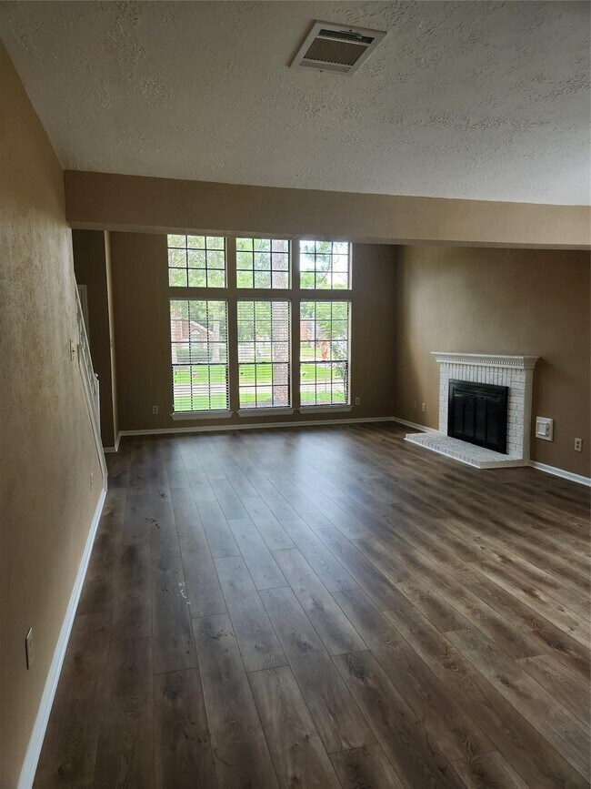 Foto del edificio - 14562 Oak Chase Dr