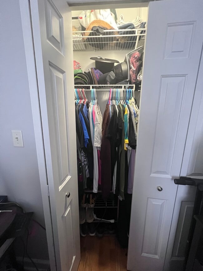 Building Photo - 813 S Western Ave