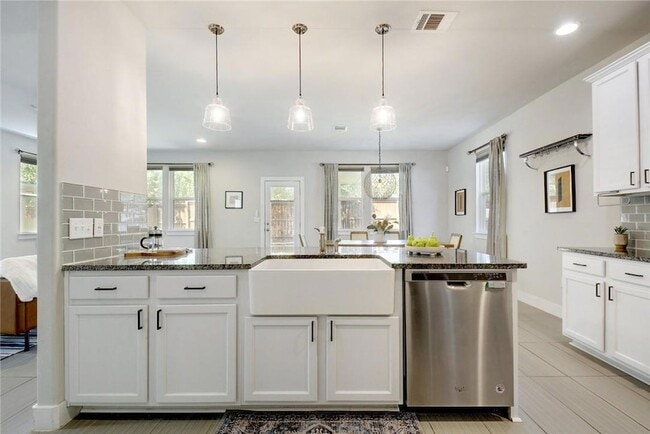 Building Photo - 7408 Buchholz St