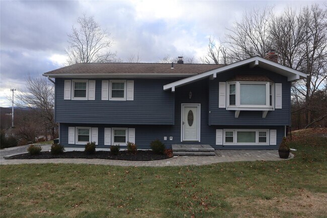 Building Photo - 32 Poplar Dr