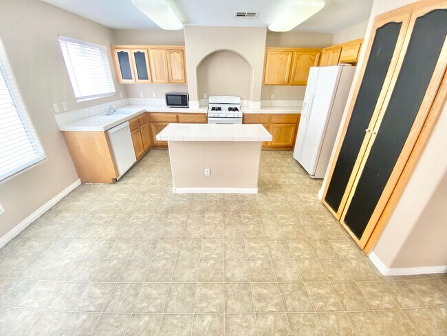 Foto del edificio - BEAUTIFUL 3 BEDROOM 2.5 BATHROOM 2 STORY H...
