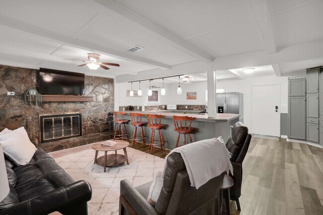 Foto del edificio - 115 Hale Loop