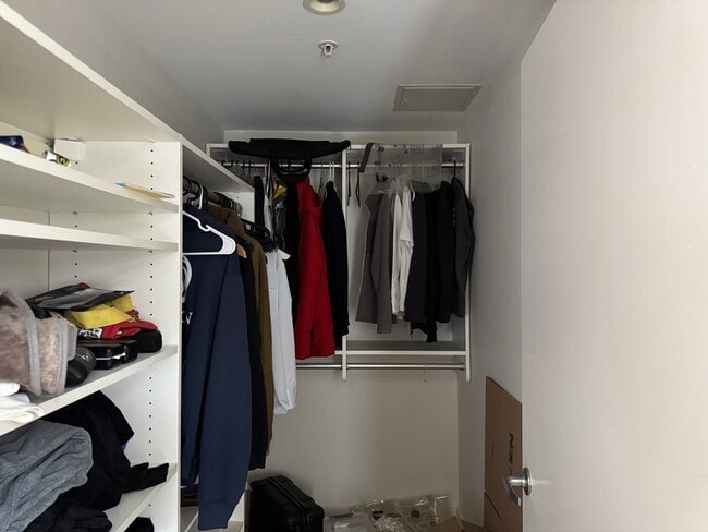 Building Photo - 323 Boylston St