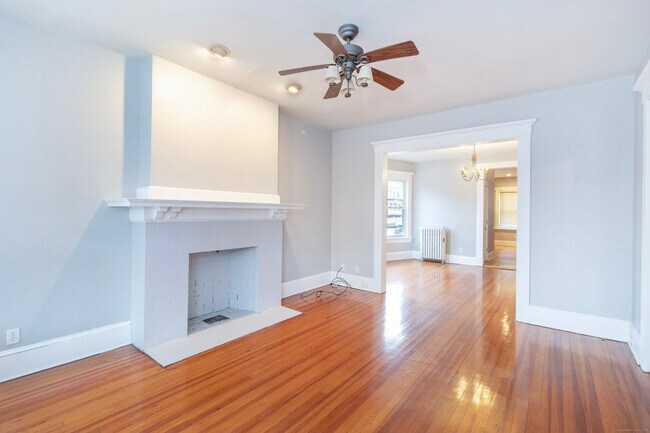 Building Photo - 1094 Iranistan Ave