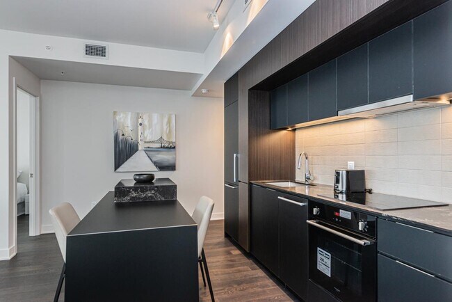 Building Photo - 1288 St Saint-Antoine