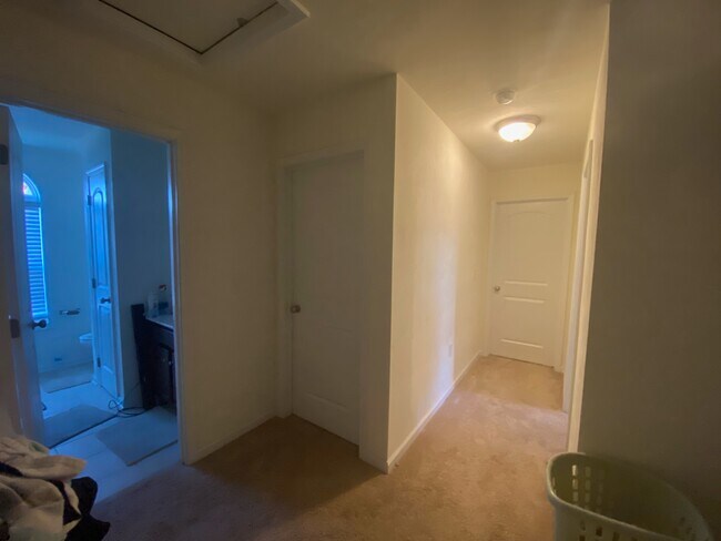 Foto del edificio - 112 Oak Meadow Ln