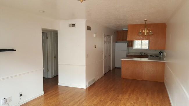 Foto del edificio - 2 bed/1 bath Apt. in Provo