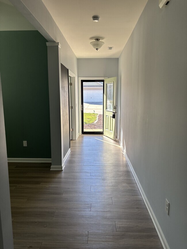 Foto del edificio - 145 Relict Dr