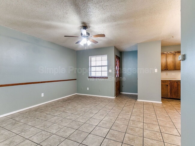 Building Photo - 2205 Donna Dr