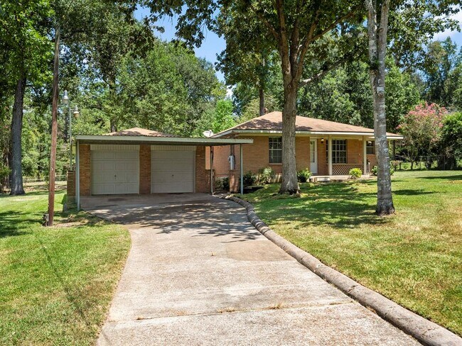 Building Photo - 617 White Oak Dr