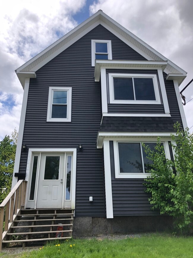 Building Photo - 141 Peltoma Ave