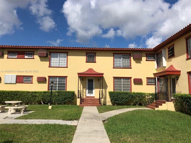 Building Photo - 643 SW 11th St