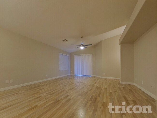 Foto del edificio - 350 N 152nd Dr